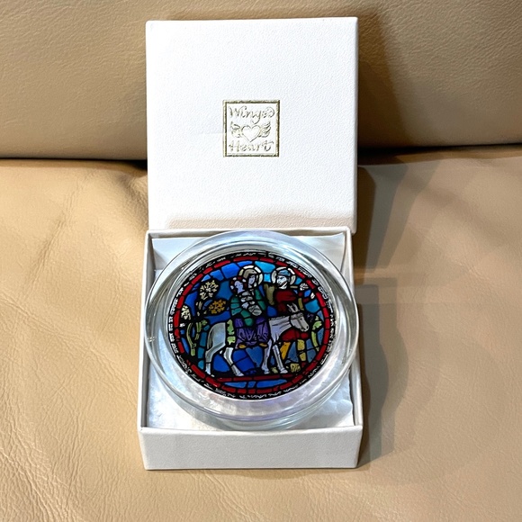 Winged Heart Paperweight - Picture 2 of 6